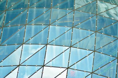 Kentsel arka plan, modern Cam cephe, detay ofis iş Binası.