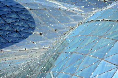 Kentsel arka plan, modern Cam cephe, detay ofis iş Binası.