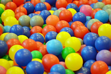 renkli plastik toplar üzerinde Çocuk Bahçesi
