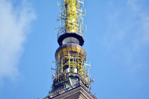 Antena Comunicação Torre Cidade — Fotografia de Stock