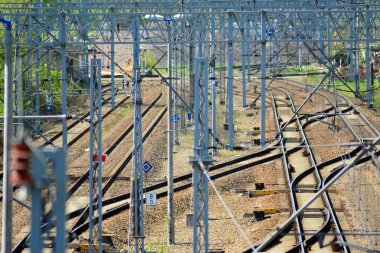 Demiryolu demiryolu anahtarı iki yolları ile birlikte gelir