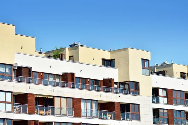 Contemporary Residential Building Exterior Dayligh — Stock Photo, Image