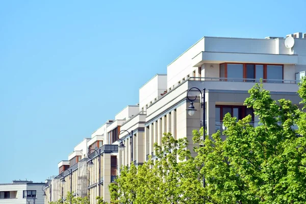 Contemporary Residential Building Exterior Dayligh — Stock Photo, Image