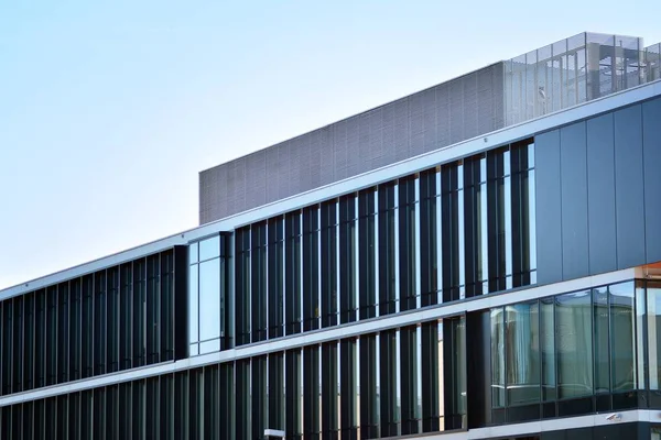 Kentsel arka plan, modern Cam cephe, detay ofis iş Binası.