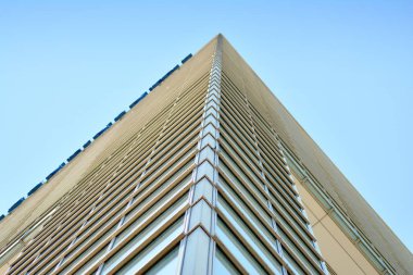 Kentsel arka plan, modern Cam cephe, detay ofis iş Binası.