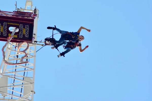 Varşova Polonya Nisan 2018 Tandem Bungee Jumping Varşova Bungee Jumping — Stok fotoğraf