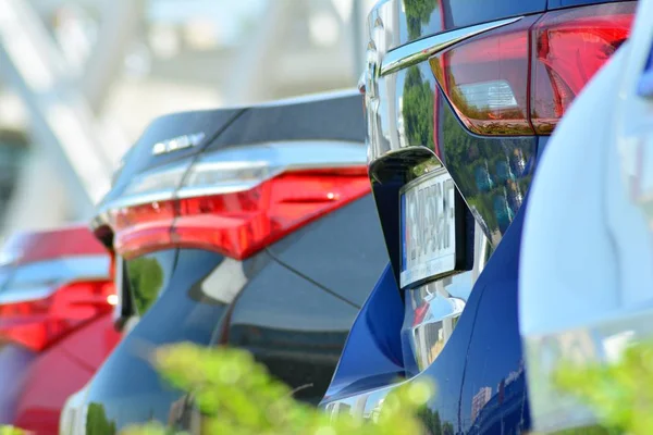 Carro Estacionado Perfeitamente Dentro Estacionamento Livre — Fotografia de Stock