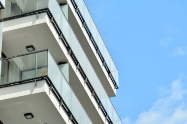 Modern, lüks apartman binası..