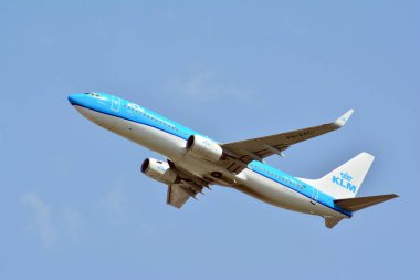 Varşova, Polonya. 4 Mayıs 2018. Yolcu uçak Varşova Chopin Havaalanı Pist Boeing 737 Klm havayolları uçuyor