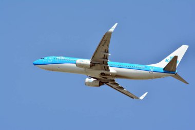 Varşova, Polonya. 4 Mayıs 2018. Yolcu uçak Varşova Chopin Havaalanı Pist Boeing 737 Klm havayolları uçuyor