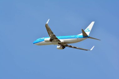 Varşova, Polonya. 4 Mayıs 2018. Yolcu uçak Varşova Chopin Havaalanı Pist Boeing 737 Klm havayolları uçuyor