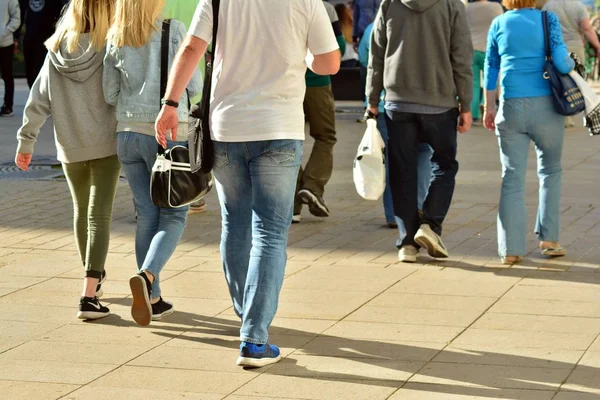 Gente Caminando Por Calle Gran Ciudad Movimiento Borroso Cruzando Abstracto — Foto de Stock