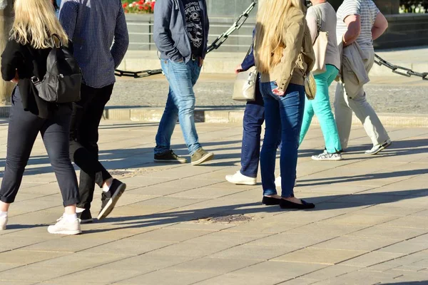 Gente Caminando Por Calle Gran Ciudad Movimiento Borroso Cruzando Abstracto — Foto de Stock