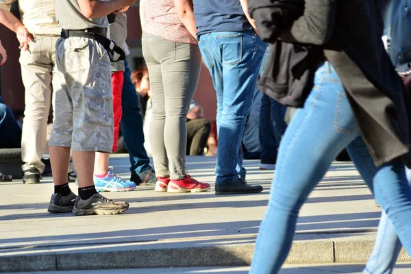 Menschen Die Auf Der Großstadtstraße Gehen Verschwommene Bewegung Die Abstrakt — Stockfoto