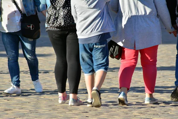 Menschen Die Auf Der Großstadtstraße Gehen Verschwommene Bewegung Die Abstrakt — Stockfoto