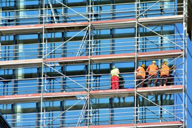 Bina yapım aşamasında şehir