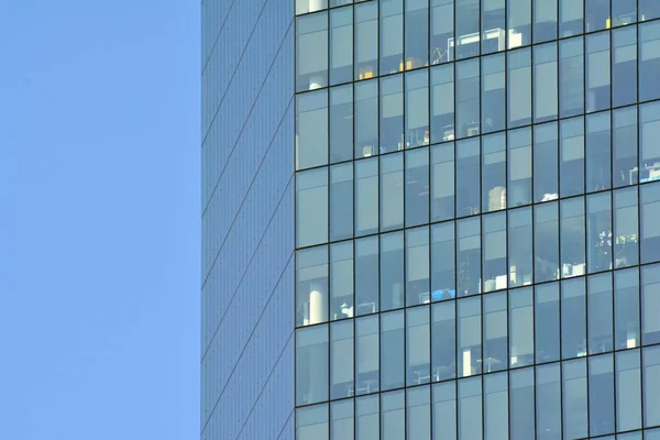 都市の抽象的な背景 モダンなガラス張りの外観の詳細オフィス ビジネスの構築 — ストック写真