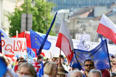 Warsaw.Polans. 12 Mayıs 2018. Özgürlük Mart. Demokrasi aşındırıyor Polonyalılar hükümet, kınamak için Mart