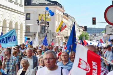 Warsaw.Polans. 12 Mayıs 2018. Özgürlük Mart. Demokrasi aşındırıyor Polonyalılar hükümet, kınamak için Mart