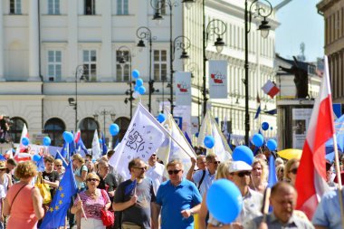 Warsaw.Polans. 12 Mayıs 2018. Özgürlük Mart. Demokrasi aşındırıyor Polonyalılar hükümet, kınamak için Mart