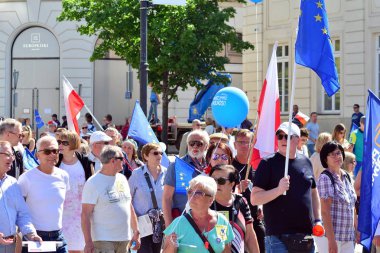 Warsaw.Polans. 12 Mayıs 2018. Özgürlük Mart. Demokrasi aşındırıyor Polonyalılar hükümet, kınamak için Mart