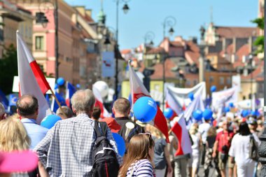 Warsaw.Polans. 12 Mayıs 2018. Özgürlük Mart. Demokrasi aşındırıyor Polonyalılar hükümet, kınamak için Mart
