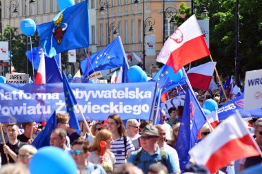 Warsaw.Polans. 12 Mayıs 2018. Özgürlük Mart. Demokrasi aşındırıyor Polonyalılar hükümet, kınamak için Mart