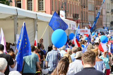 Warsaw.Polans. 12 Mayıs 2018. Özgürlük Mart. Demokrasi aşındırıyor Polonyalılar hükümet, kınamak için Mart