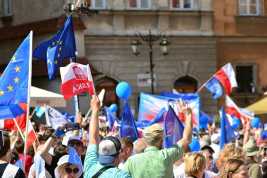 Warsaw.Polans. 12 Mayıs 2018. Özgürlük Mart. Demokrasi aşındırıyor Polonyalılar hükümet, kınamak için Mart