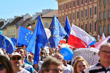 Warsaw.Polans. 12 Mayıs 2018. Özgürlük Mart. Demokrasi aşındırıyor Polonyalılar hükümet, kınamak için Mart