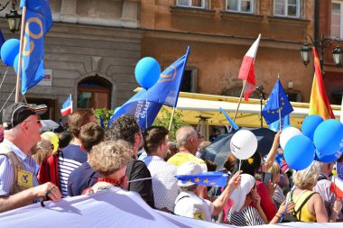 Warsaw.Polans. 12 Mayıs 2018. Özgürlük Mart. Demokrasi aşındırıyor Polonyalılar hükümet, kınamak için Mart