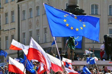 Warsaw.Polans. 12 Mayıs 2018. Özgürlük Mart. Demokrasi aşındırıyor Polonyalılar hükümet, kınamak için Mart