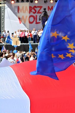 Warsaw.Polans. 12 Mayıs 2018. Özgürlük Mart. Demokrasi aşındırıyor Polonyalılar hükümet, kınamak için Mart