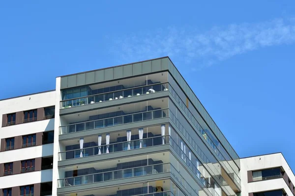 Zeitgenössisches Wohnhaus Außen Tageslicht — Stockfoto