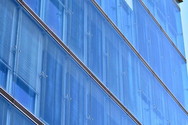 Kentsel arka plan, modern Cam cephe, detay ofis iş Binası.