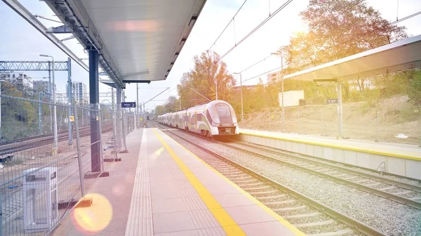 Varşova, Polonya. 2 Kasım 2019. Warszawa Powazki - Tren İstasyonu. 