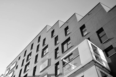 Çağdaş apartman. Genel konut mimarisi. Siyah ve beyaz.
