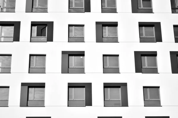 現代的なアパートの建物 一般住宅建築 黒と白 — ストック写真