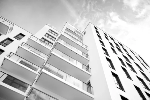 Edificio Apartamentos Contemporáneo Arquitectura Residencial Genérica Blanco Negro —  Fotos de Stock