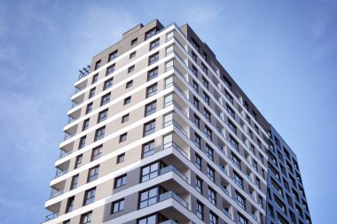 Modern apartman dairesinin dış kısmının ayrıntıları. Yeni lüks ev ve ev kompleksi..