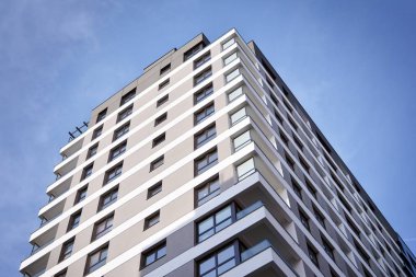 Modern apartman dairesinin dış kısmının ayrıntıları. Yeni lüks ev ve ev kompleksi..