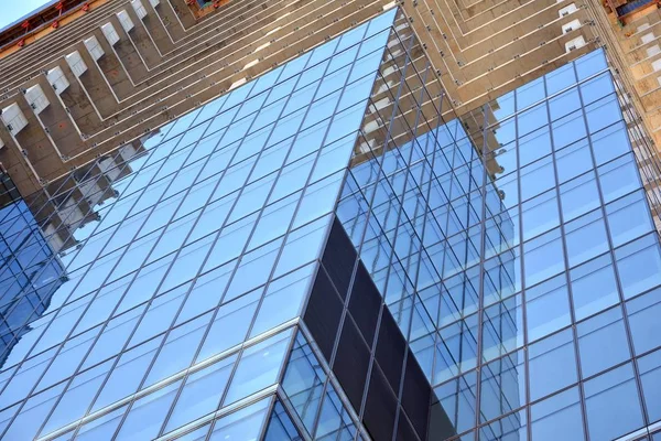 Νέος Σύγχρονος Ουρανοξύστης Γραφείων Χτίζεται Μια Πόλη Αρχιτεκτονική Πρόσοψη Κτιρίου — Φωτογραφία Αρχείου