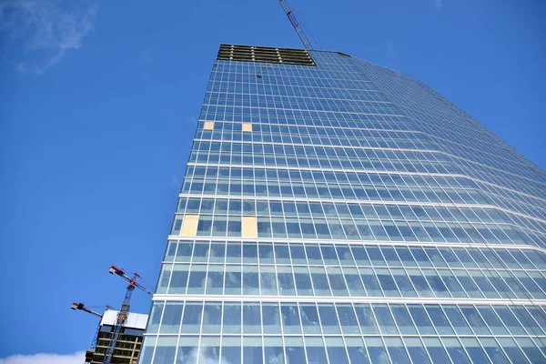 Nytt Modernt Kontor Skyskrapa Byggs Stad Arkitektonisk Fasadbyggnad Konstruktionen Med — Stockfoto