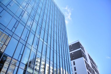 Mavi camlı modern gökdelenlerin soyut dokusu. İş geçmişi.