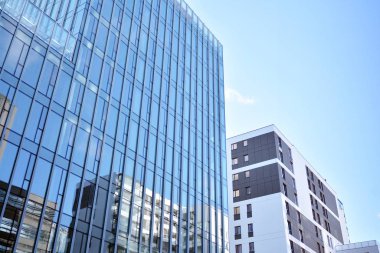 Mavi camlı modern gökdelenlerin soyut dokusu. İş geçmişi.