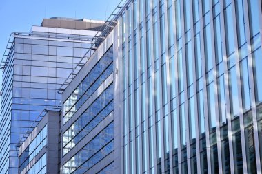 Mavi camlı modern gökdelenlerin soyut dokusu. İş geçmişi.