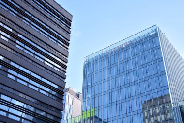 Mavi camlı modern gökdelenlerin soyut dokusu. İş geçmişi.