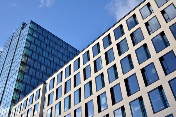青いガラス近代的な建物の高層ビルの抽象的な質感 事業の背景 — ストック写真
