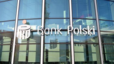Varşova, Polonya. 11 Aralık 2019. Polski Bankası 'nı imzala. Şirket panosu Polski Bankası.