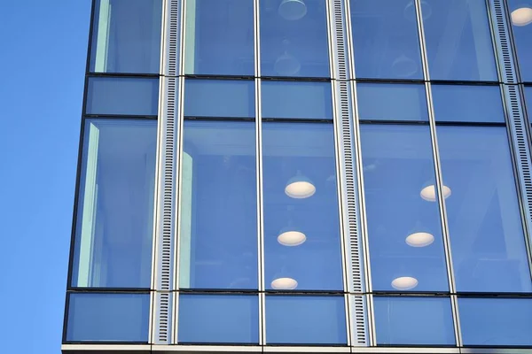 Стена Современного Офисного Здания Стали Стекла Голубым Небом — стоковое фото